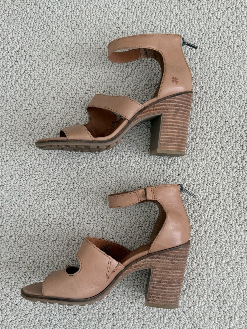 Lucky Brand Valka City Tan Leather Sandals - Picture 4 of 10